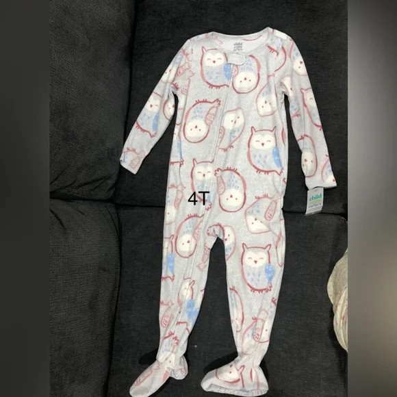 Bundle 7 Pyjamas 4T - Picture 3 of 8